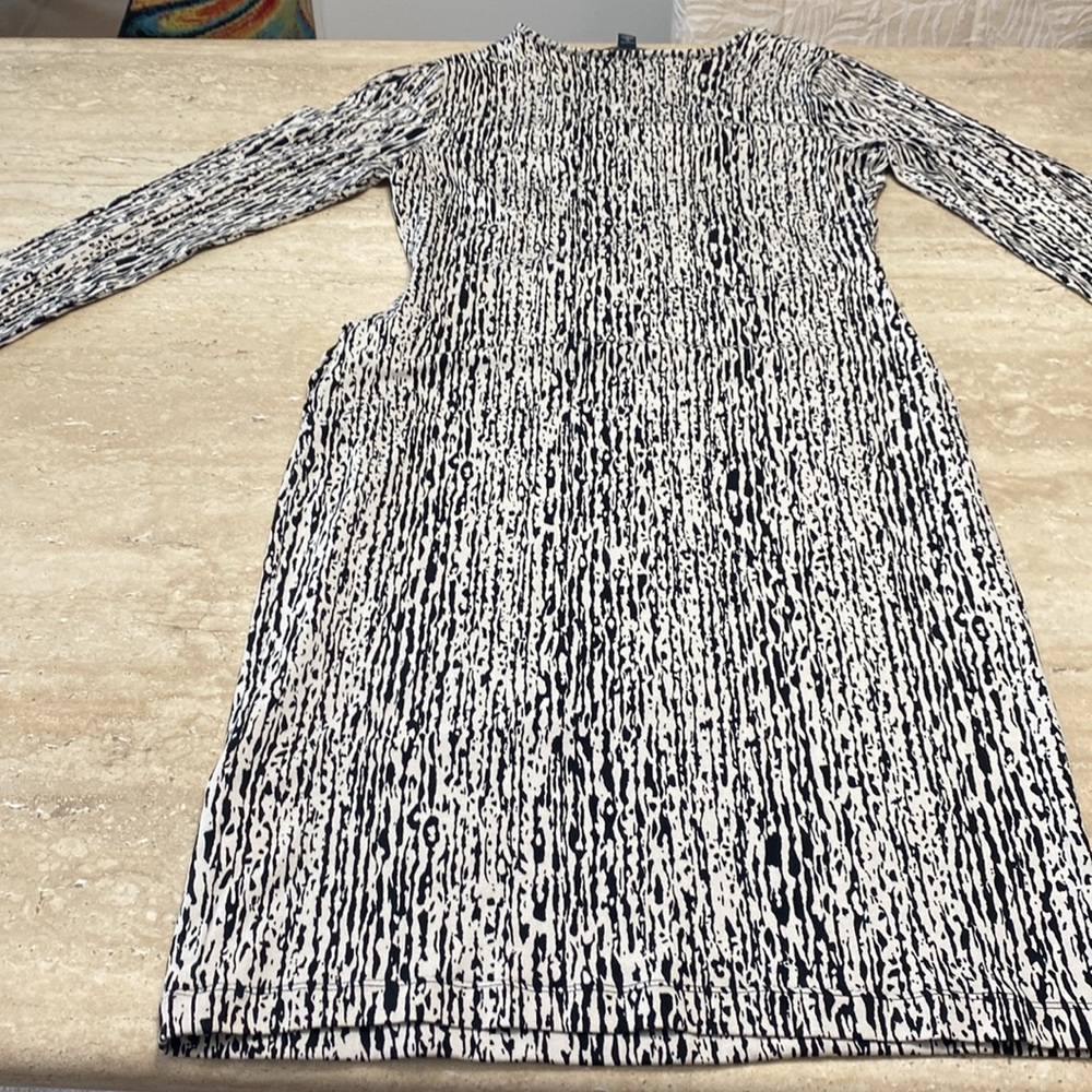 NWT banana republic dress w/ruching side,stretchy fabric, measurements in photos - Picture 12 of 13